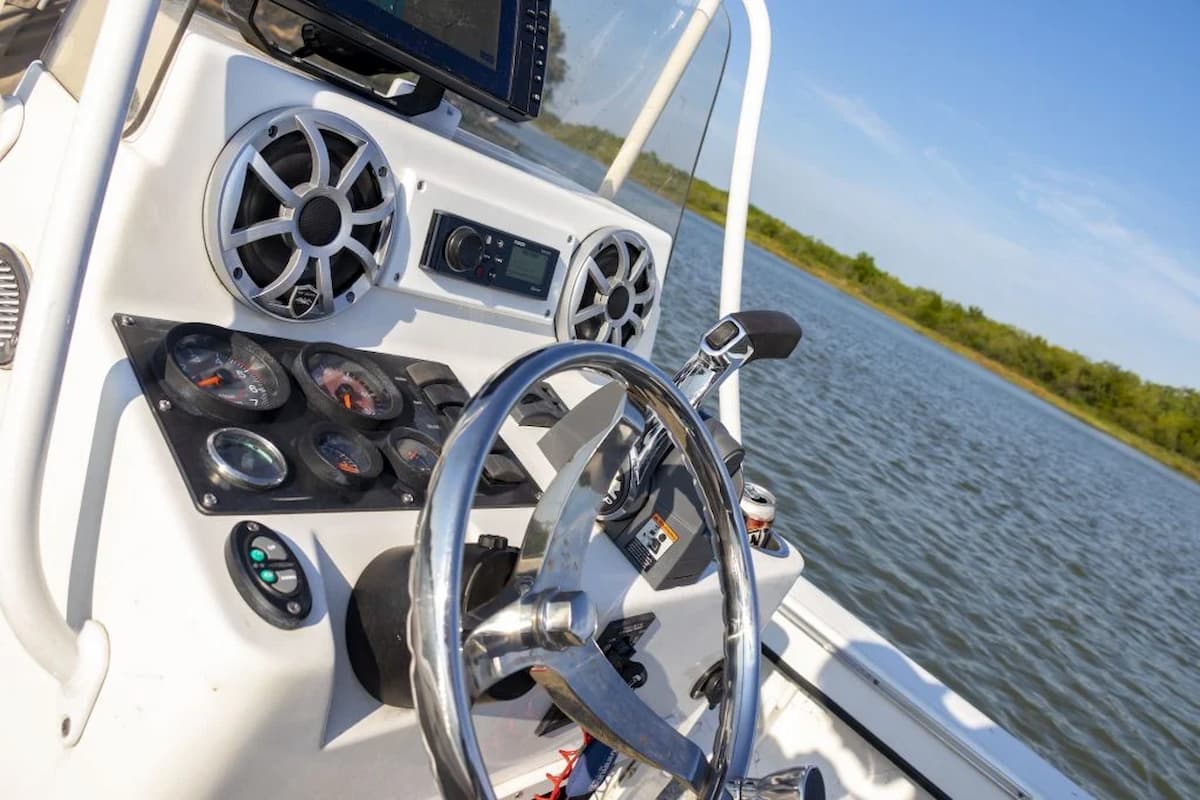 marine-speakers-boat